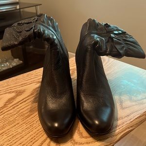 Short leather Italian boots